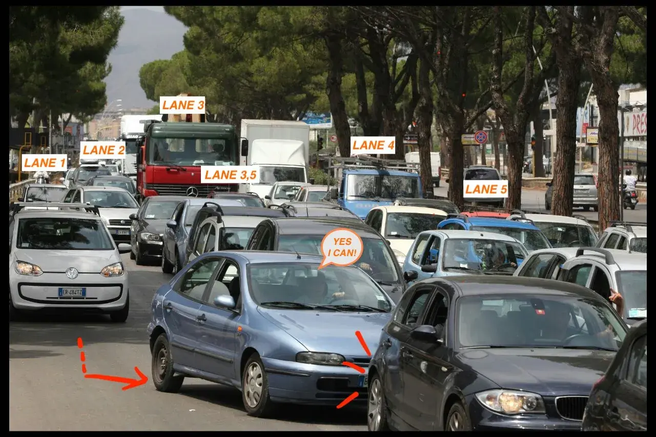 A chaotic traffic jam in Sicily, with cars in multiple lanes. A driver in a blue car has a speech bubble saying "YES I CAN!".
