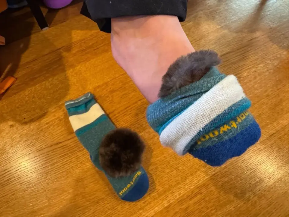 How to Keep Feet Warm in Boots Without Losing Circulation